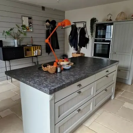 ホームステイ 2 Chambres Dans Maison Familiale Avec Jardin Coulaines